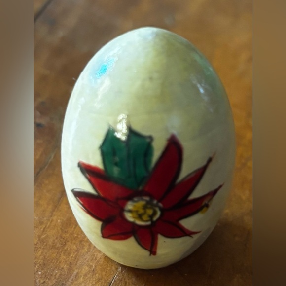 VNTG - Terry Village, Hand Painted, Wooden Nesting Eggs, Nativity/Poinsettia - Picture 15 of 15